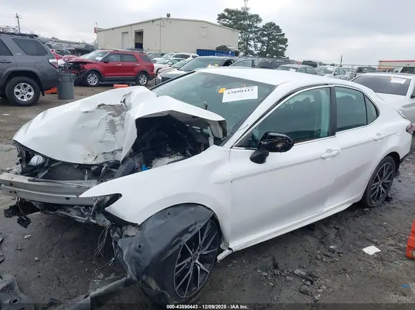 4T1G11AK7MU553546 2021 TOYOTA CAMRY - Image 2
