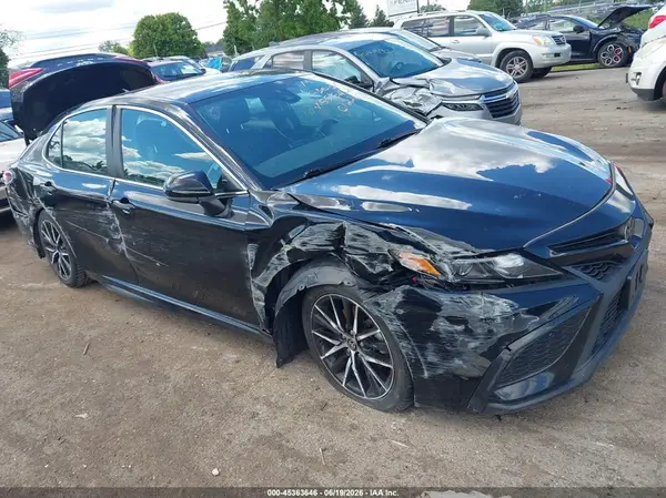 4T1G11AK7MU556429 2021 TOYOTA CAMRY - Image 1