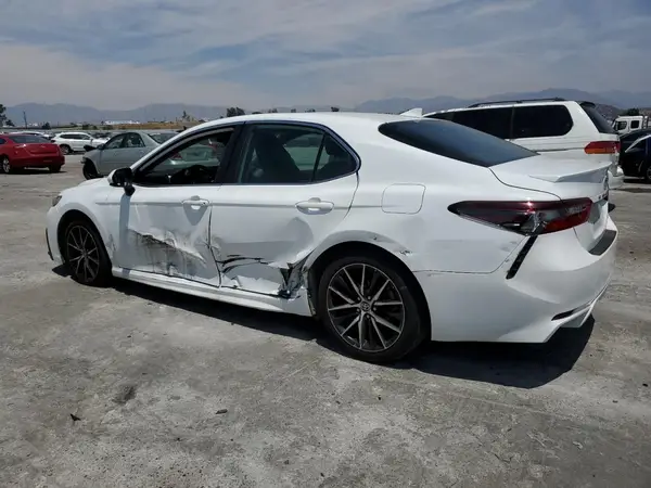 4T1G11AK7MU556804 2021 TOYOTA CAMRY - Image 2
