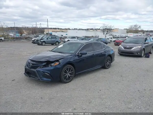 4T1G11AK7MU558861 2021 TOYOTA CAMRY - Image 2