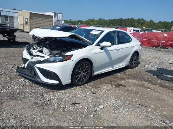 4T1G11AK7MU558892 2021 TOYOTA CAMRY - Image 2