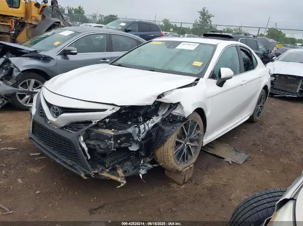 4T1G11AK7MU559346 2021 TOYOTA CAMRY - Image 2