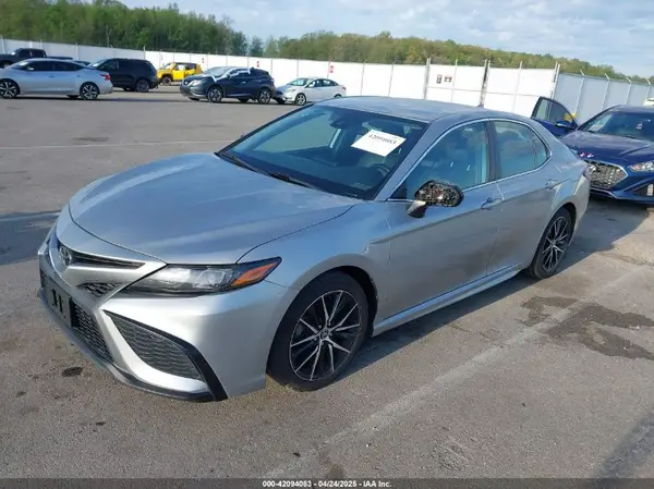 4T1G11AK7MU560819 2021 TOYOTA CAMRY - Image 2