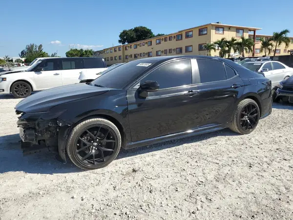 4T1G11AK7MU561713 2021 TOYOTA CAMRY - Image 1