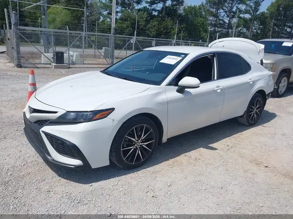 4T1G11AK7MU562604 2021 TOYOTA CAMRY - Image 2