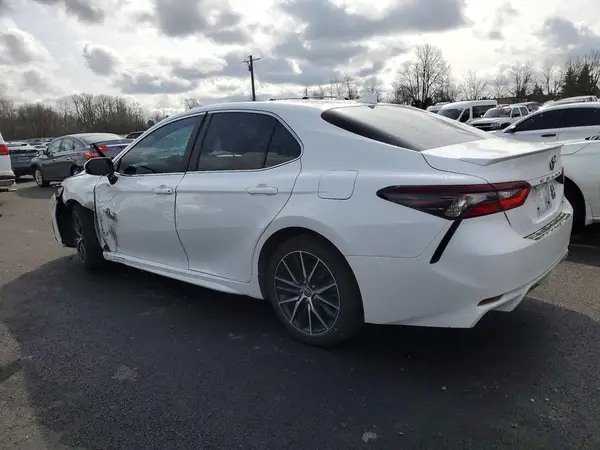 4T1G11AK7MU571738 2021 TOYOTA CAMRY - Image 2
