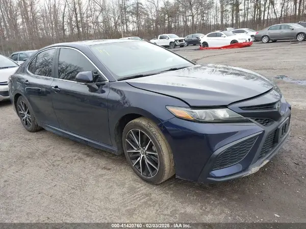 4T1G11AK7MU573215 2021 TOYOTA CAMRY - Image 1