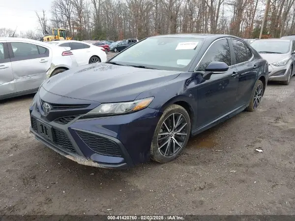 4T1G11AK7MU573215 2021 TOYOTA CAMRY - Image 2