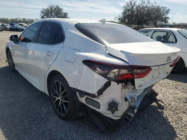 4T1G11AK7MU573876 2021 TOYOTA CAMRY - Image 2