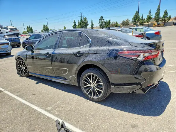 4T1G11AK7MU574428 2021 TOYOTA CAMRY - Image 2