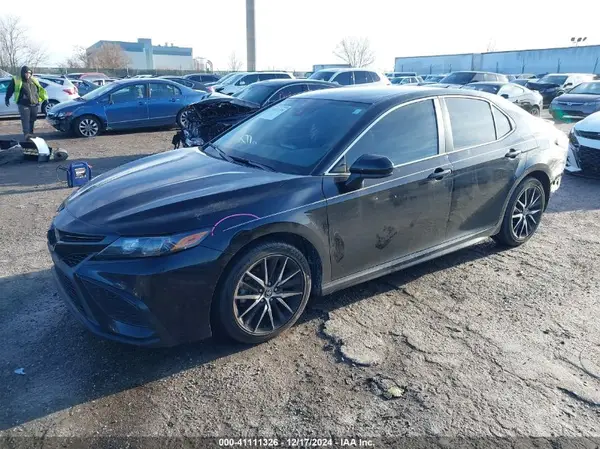 4T1G11AK7MU574557 2021 TOYOTA CAMRY - Image 2