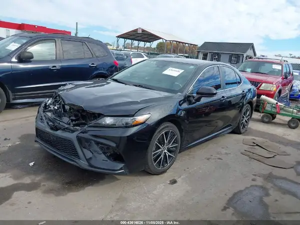 4T1G11AK7MU576504 2021 TOYOTA CAMRY - Image 2