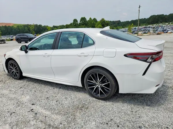 4T1G11AK7MU577331 2021 TOYOTA CAMRY - Image 2