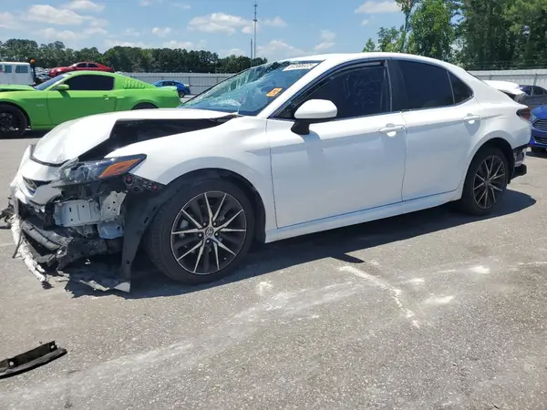 4T1G11AK7MU580908 2021 TOYOTA CAMRY - Image 1