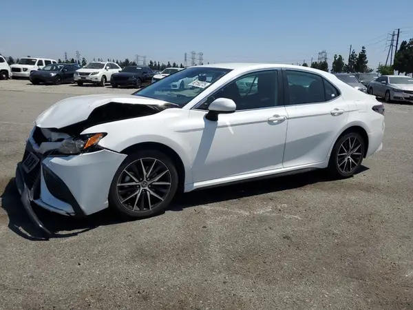 4T1G11AK7MU582559 2021 TOYOTA CAMRY - Image 1