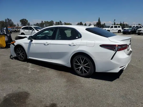 4T1G11AK7MU582559 2021 TOYOTA CAMRY - Image 2