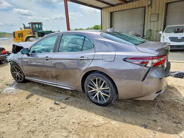 4T1G11AK7MU583291 2021 TOYOTA CAMRY - Image 2