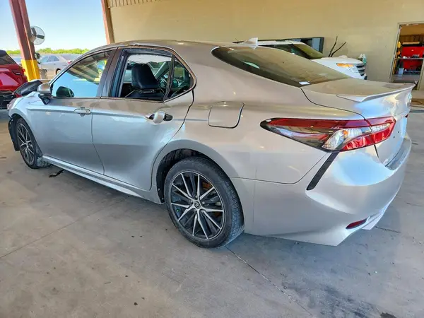 4T1G11AK7MU583937 2021 TOYOTA CAMRY - Image 2