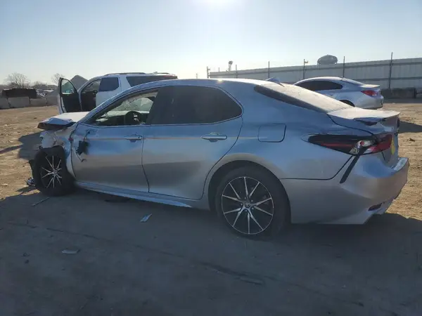 4T1G11AK7MU584800 2021 TOYOTA CAMRY - Image 2