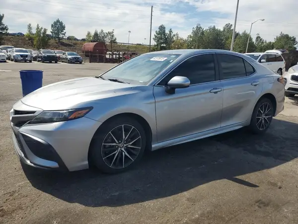 4T1G11AK7MU586336 2021 TOYOTA CAMRY - Image 1