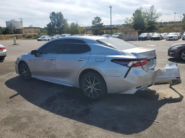 4T1G11AK7MU586336 2021 TOYOTA CAMRY - Image 2