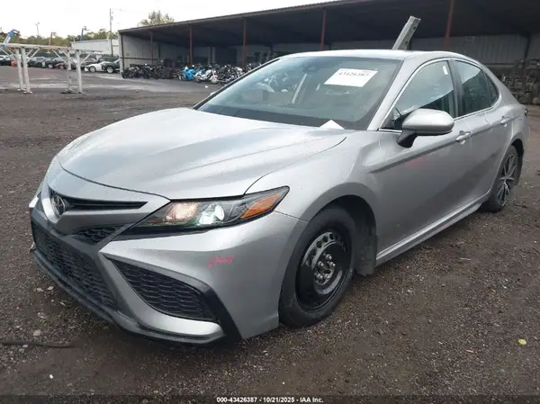 4T1G11AK7MU586580 2021 TOYOTA CAMRY - Image 2