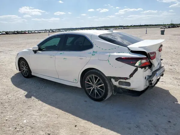 4T1G11AK7MU586627 2021 TOYOTA CAMRY - Image 2