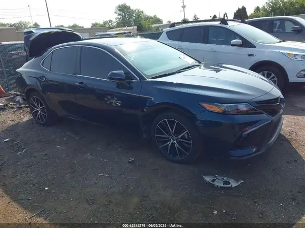 4T1G11AK7MU586854 2021 TOYOTA CAMRY - Image 1