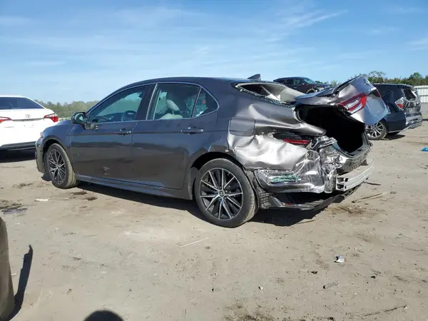 4T1G11AK7MU587194 2021 TOYOTA CAMRY - Image 2