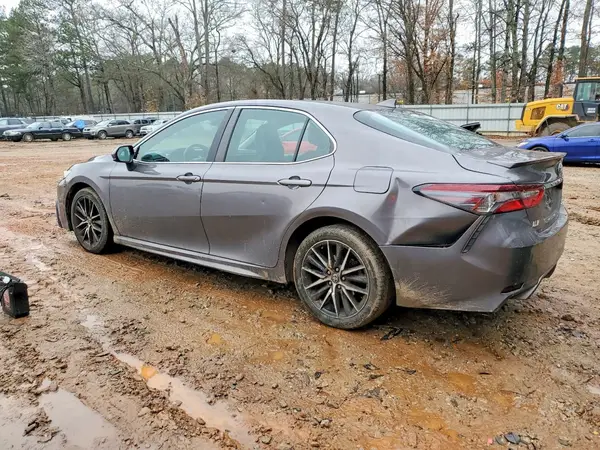 4T1G11AK7MU588698 2021 TOYOTA CAMRY - Image 2