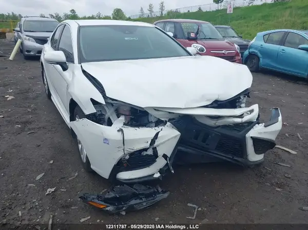 4T1G11AK7MU589740 2021 TOYOTA CAMRY - Image 1