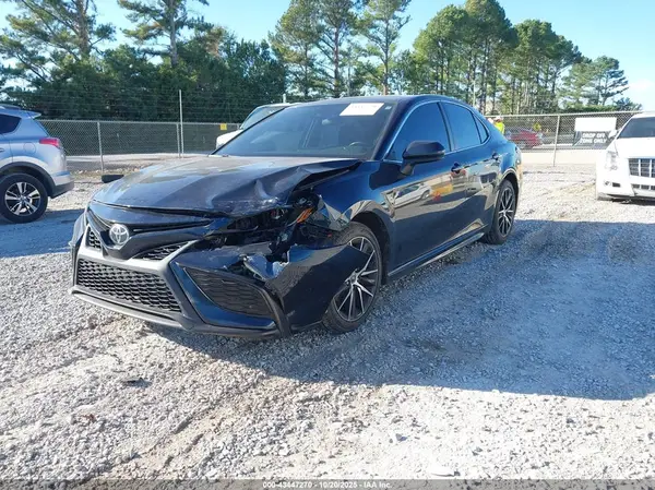 4T1G11AK7MU589866 2021 TOYOTA CAMRY - Image 2