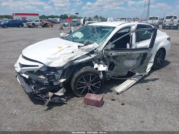 4T1G11AK7MU590080 2021 TOYOTA CAMRY - Image 2