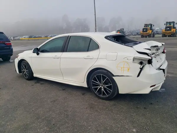 4T1G11AK7MU591018 2021 TOYOTA CAMRY - Image 2