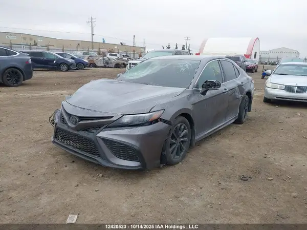 4T1G11AK7MU591228 2021 TOYOTA CAMRY - Image 2
