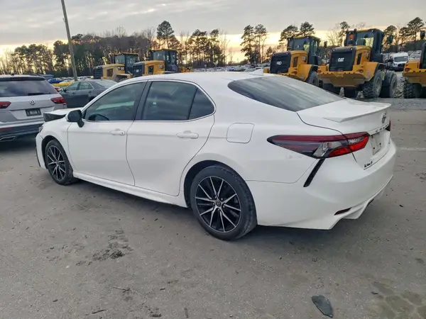 4T1G11AK7MU591259 2021 TOYOTA CAMRY - Image 2