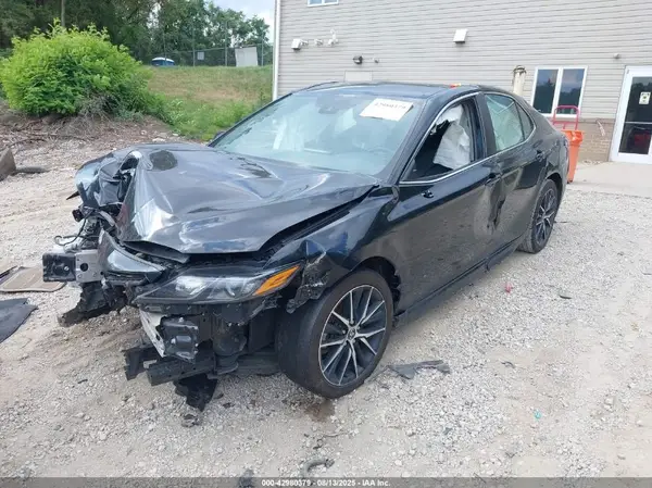 4T1G11AK7MU591701 2021 TOYOTA CAMRY - Image 2