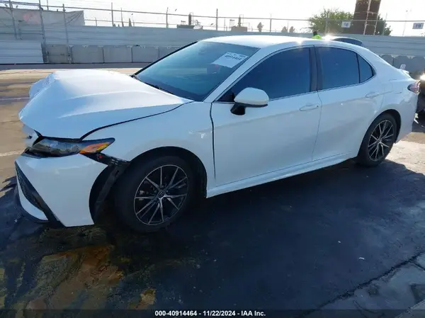 4T1G11AK7MU594243 2021 TOYOTA CAMRY - Image 2
