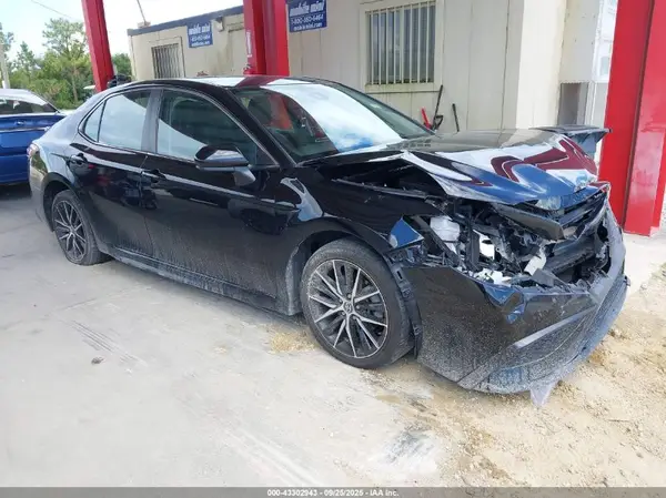 4T1G11AK7MU596056 2021 TOYOTA CAMRY - Image 1