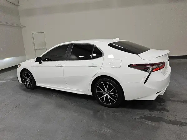 4T1G11AK7MU600509 2021 TOYOTA CAMRY - Image 2