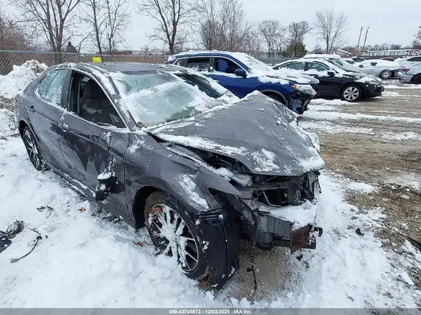 4T1G11AK7MU602499 2021 TOYOTA CAMRY - Image 1
