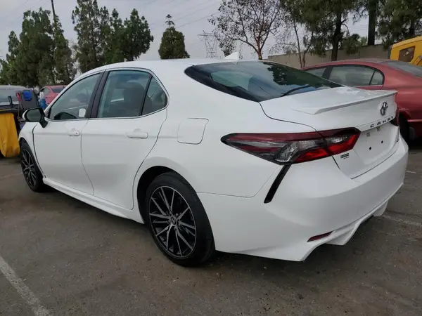 4T1G11AK7MU606309 2021 TOYOTA CAMRY - Image 2