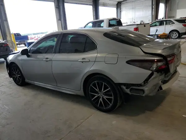 4T1G11AK7MU607959 2021 TOYOTA CAMRY - Image 2
