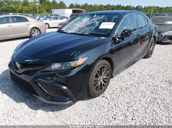 4T1G11AK7MU611591 2021 TOYOTA CAMRY - Image 2