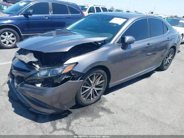 4T1G11AK7MU614023 2021 TOYOTA CAMRY - Image 2