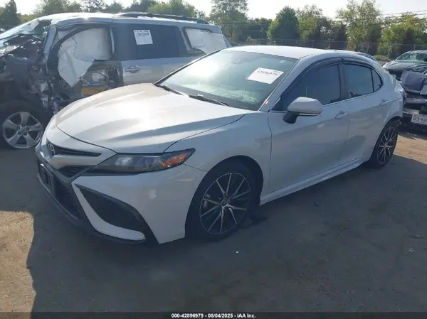 4T1G11AK7NU005354 2022 TOYOTA CAMRY - Image 2