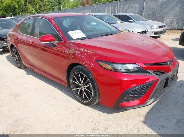 4T1G11AK7NU007959 2022 TOYOTA CAMRY - Image 1