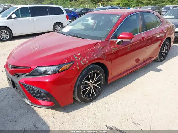 4T1G11AK7NU007959 2022 TOYOTA CAMRY - Image 2