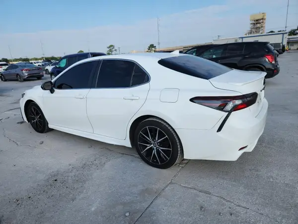 4T1G11AK7NU008674 2022 TOYOTA CAMRY - Image 2