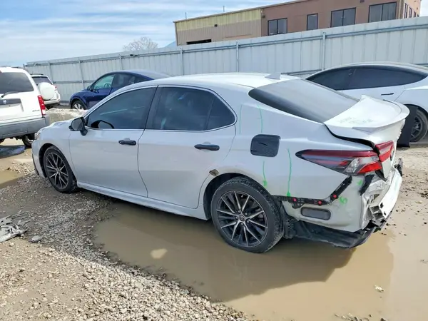 4T1G11AK7NU009873 2022 TOYOTA CAMRY - Image 2